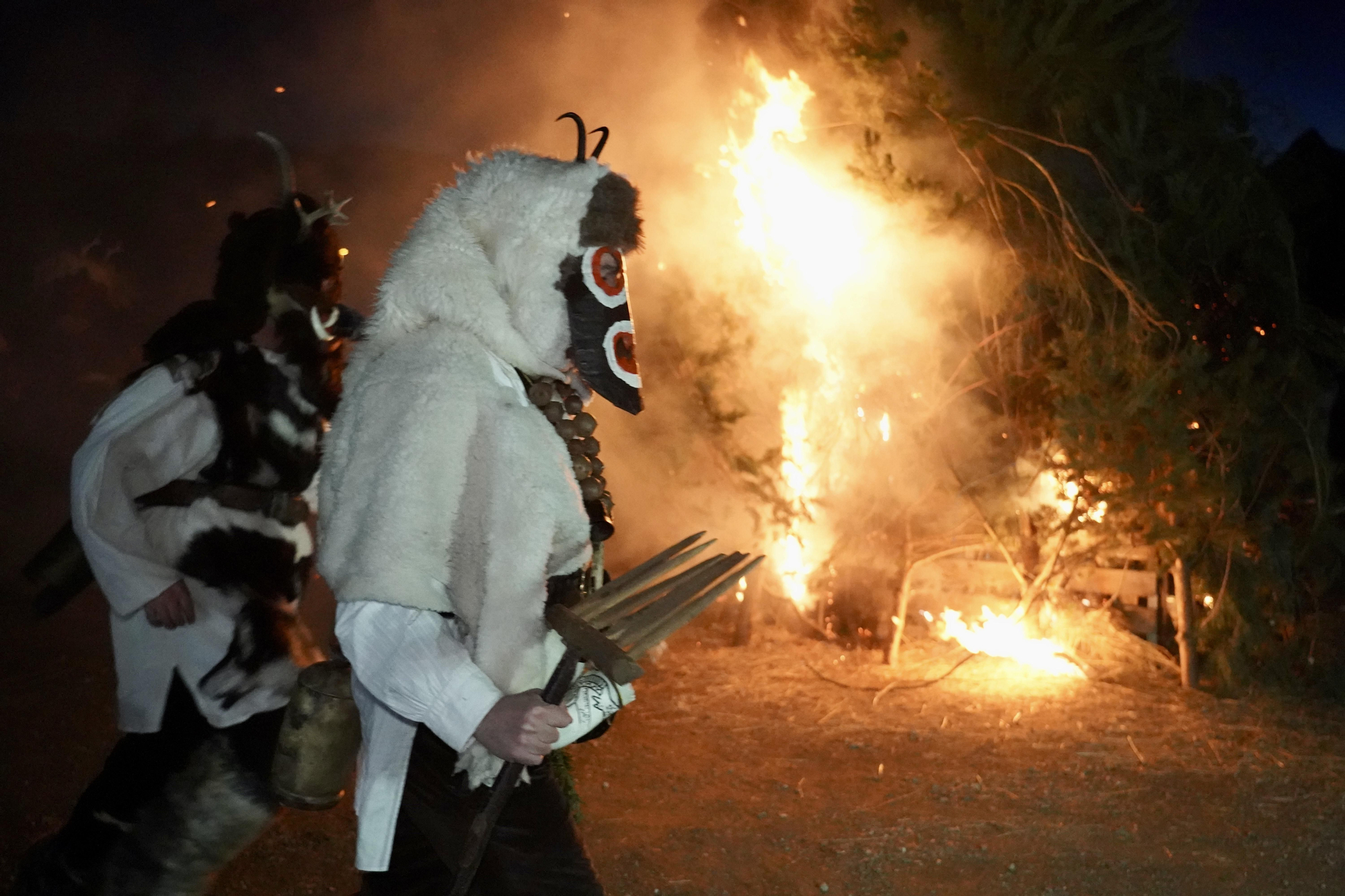 La Mojiganga saca a las calles de Riaño su tradicional antruido. Campillo. Agencia ICAL