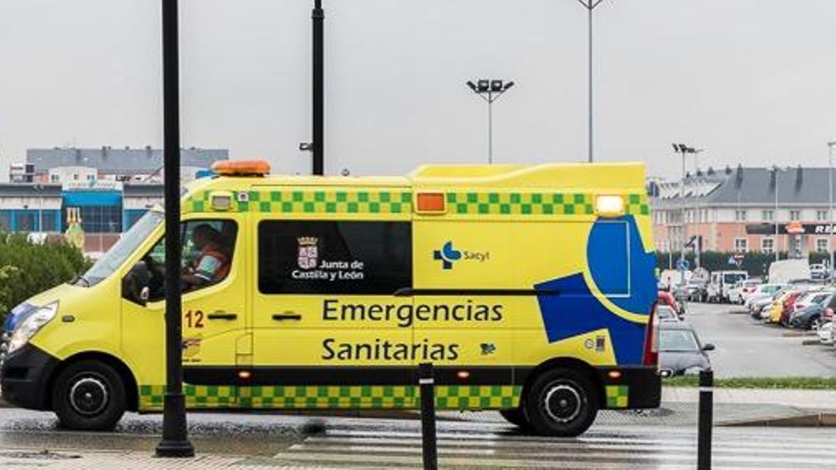 Ambulancia medicalizada en Ponferrada, archivo.