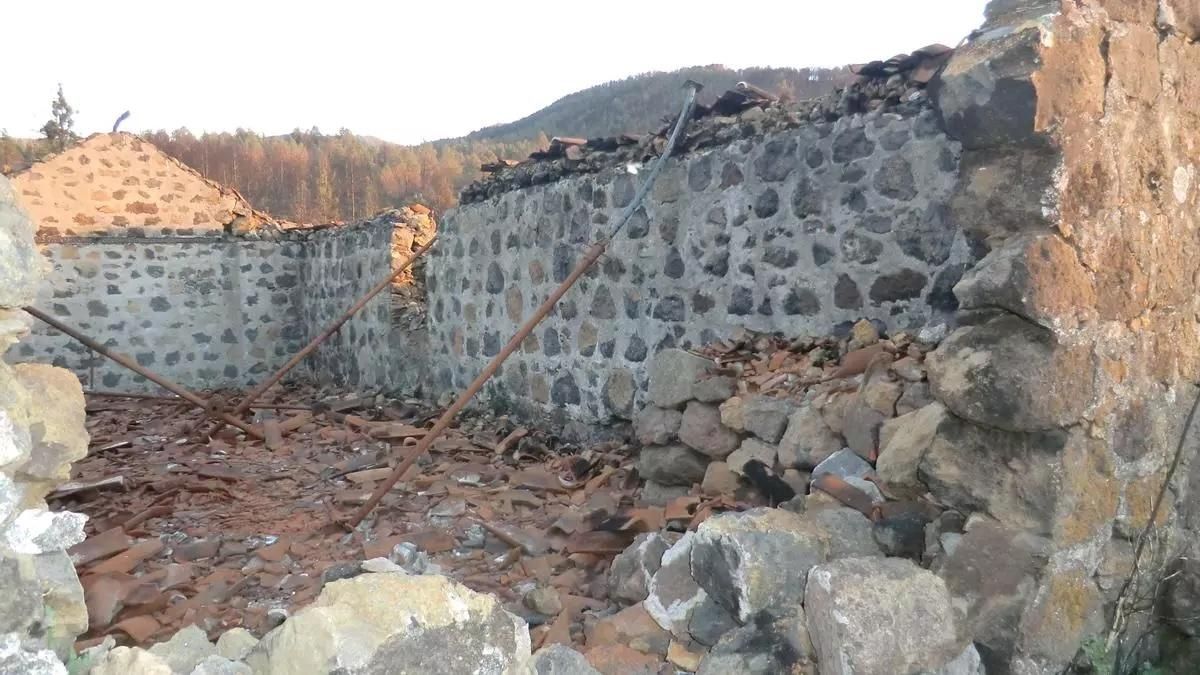 Imagen de archivo de la  casa del 'Alma de Tacande', en el municipio de El Paso,  tras  el incendio forestal que sufrió la zona en 2012.