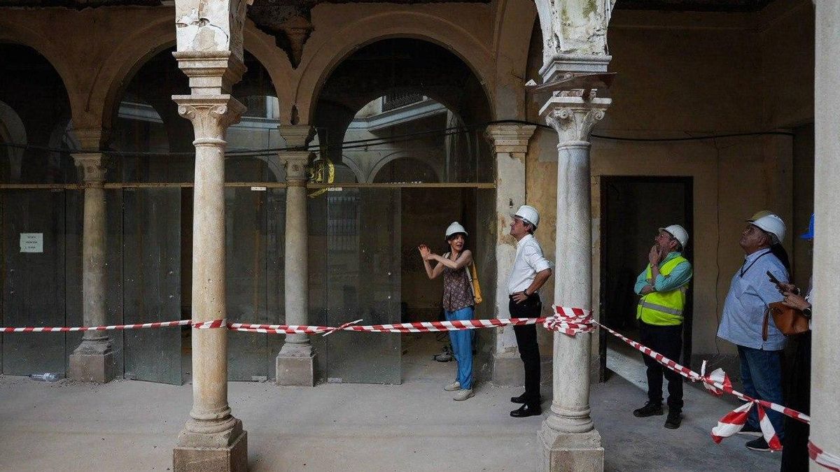 Visita a las obras en la sede de la Real Academia de Córdoba.