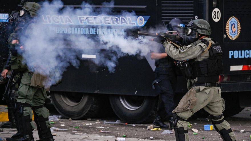 Bullrich habló de "200 policías heridos" pero la represión ya dejó más de 1.300 manifestantes lesionados