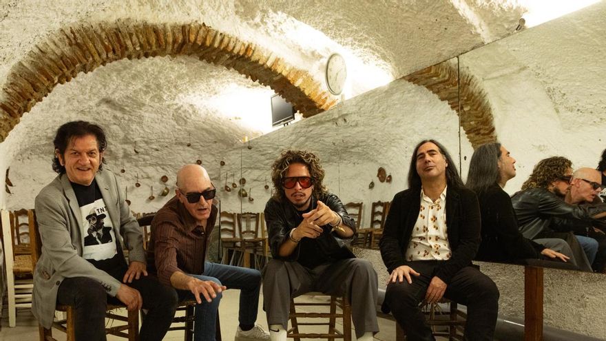 Kiki Morente y Lagartija Nick vuelven a ‘Omega’ 30 años después: “Todo lo que sabemos del rock nos lo enseñó Enrique”