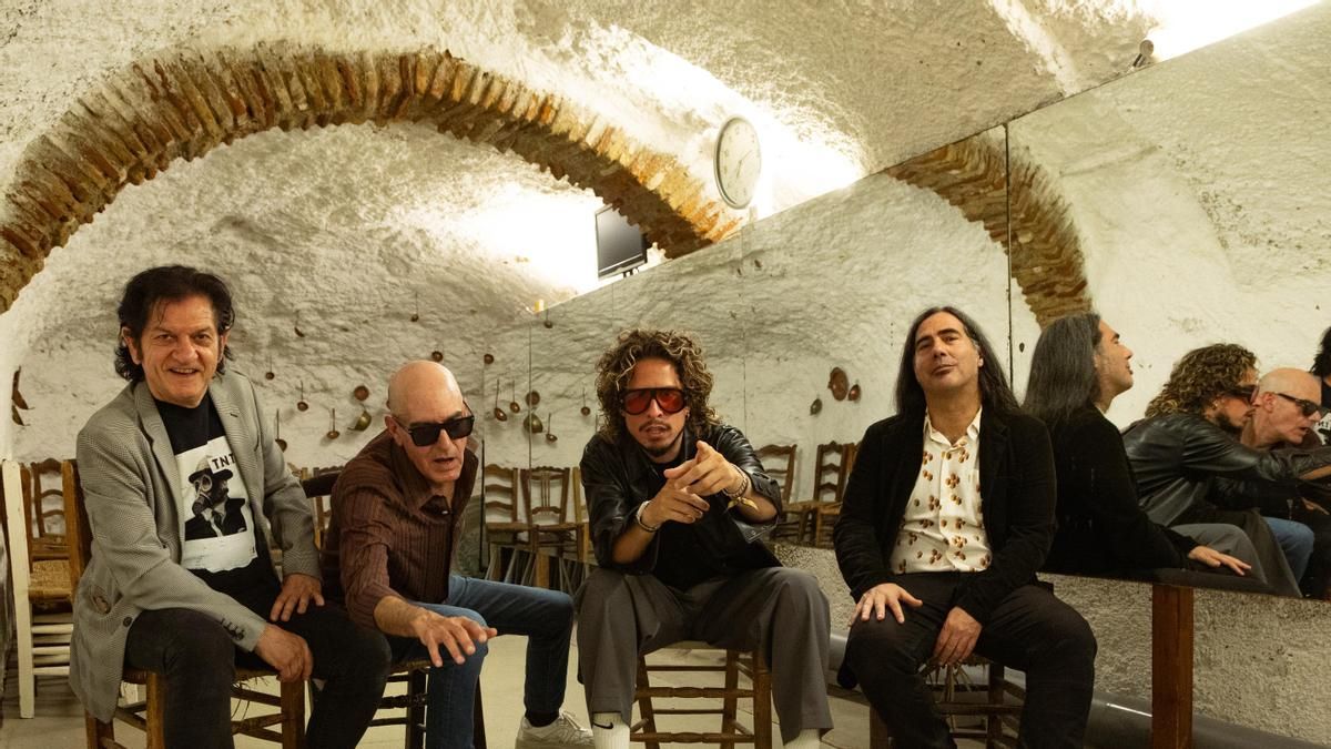 Kiki Morente y Lagartija Nick vuelven a ‘Omega’ 30 años después: “Todo lo que sabemos del rock nos lo enseñó Enrique”