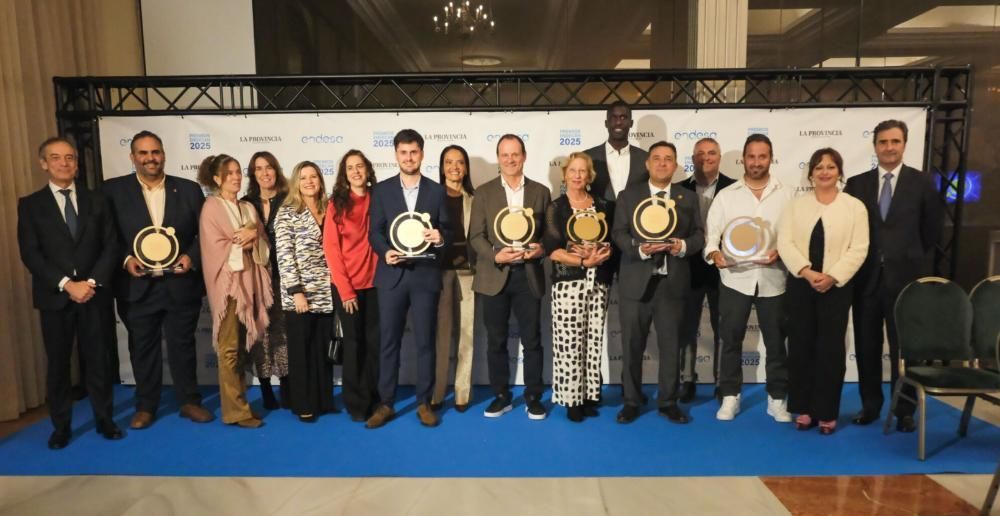 Foto de grupo de los ganadores de los Premios Endecan 2025.