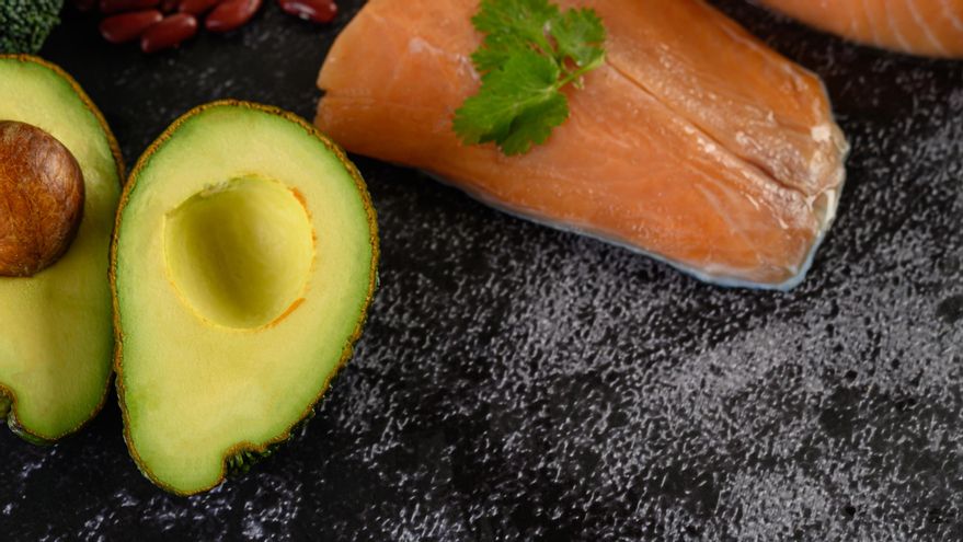 El salmón y el aguacate son una combinación perfecta de grasas saludables