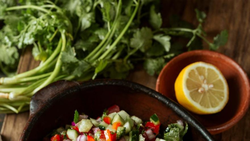 La ensalada libanesa vegana que triunfa en verano: se hace en apenas 15 minutos y con 6 ingredientes