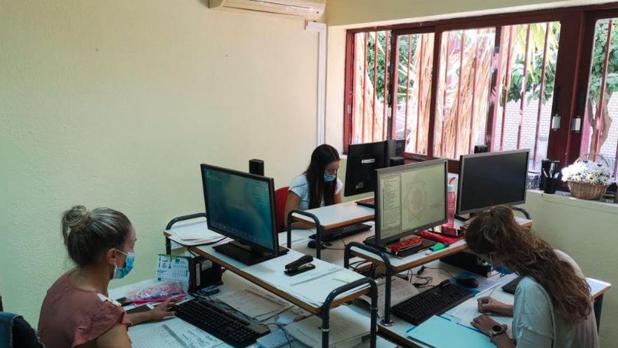 El auge de contagios en Andalucía satura de nuevo a los rastreadores: "No da tiempo a llamar a todo el mundo"