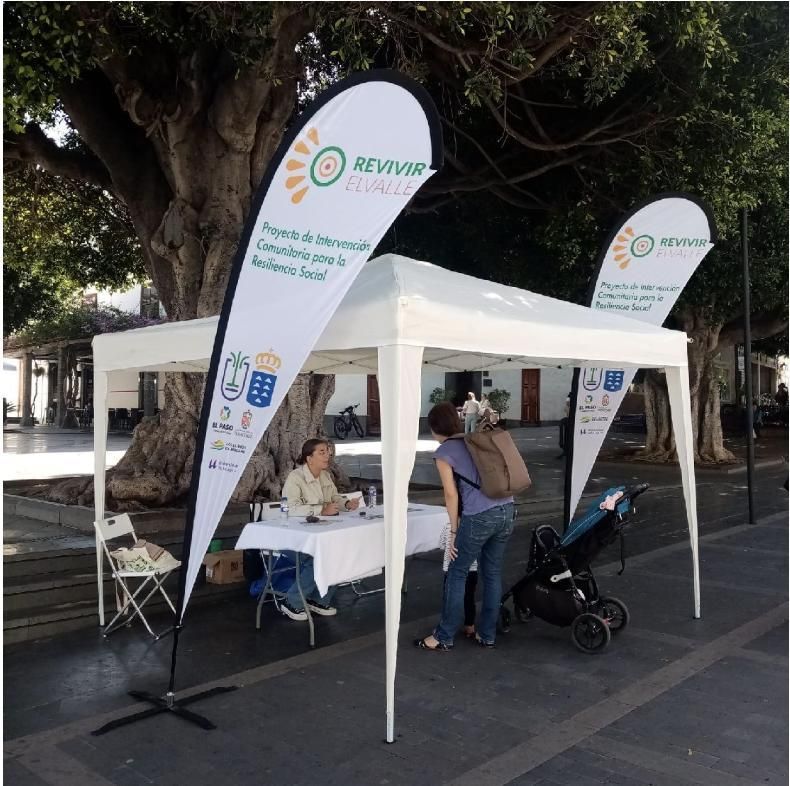 Mesa informativa de 'Revivir el Valle'.