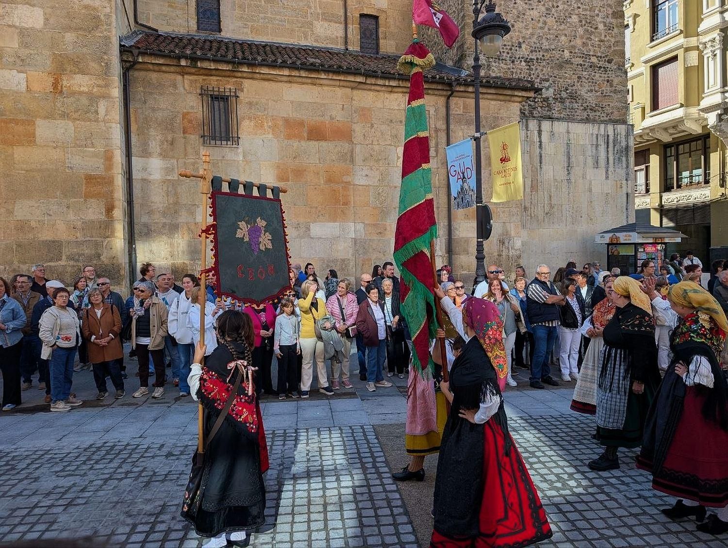 Pendones y Carros Engalanados en las Cantaderas 2026 de San Froilán