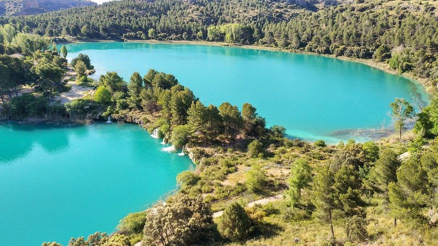 Esta es la playa de interior con cascadas de agua turquesa que puedes disfrutar a dos horas de Madrid
