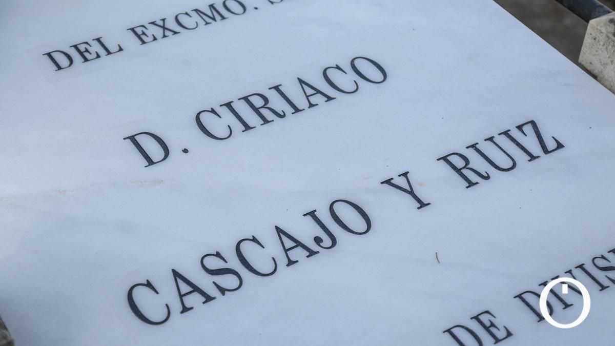 Nueva lápida del general Cascajo en el cementerio de la Salud