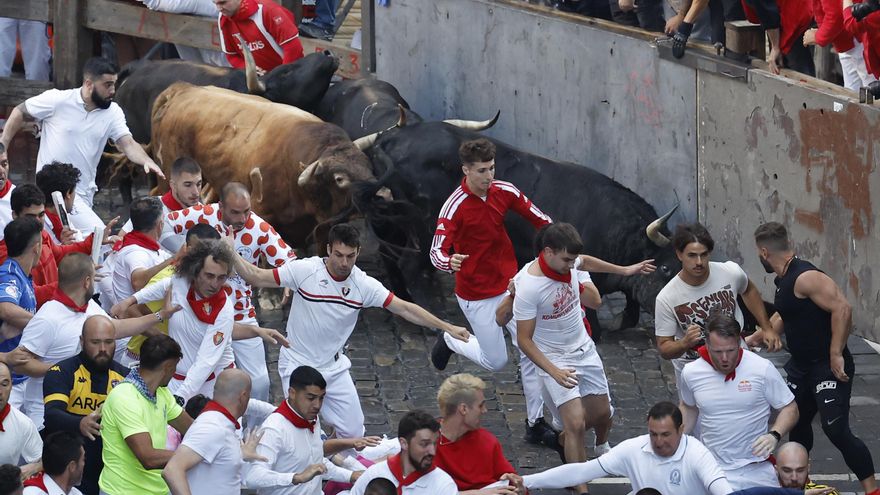 La Palmosilla corre el encierro más peligroso en una jornada multitudinaria de fiesta