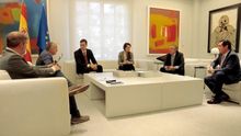 El presidente del Gobierno, Pedro Sánchez, y la ministra de Trabajo, Magdalena Valeria, se reunen en la Moncloa con líderes de CCOO y UGT, Unai Sordo y Pepe Álvarez, y los presidentes de CEOE y Cepyme, Juan Rosell y Antonio Garamendi.