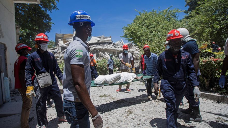 Desconsuelo en Haití tras el terremoto en un país en crisis: "No aprendimos la lección de 2010"