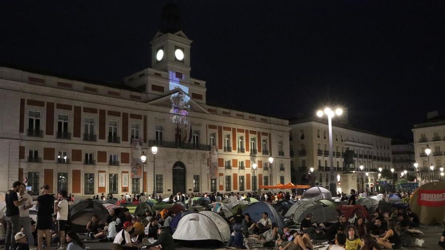 La primera noche de la acampada por la vivienda en Sol, desde dentro: “Esto va a marcar un antes y un después”