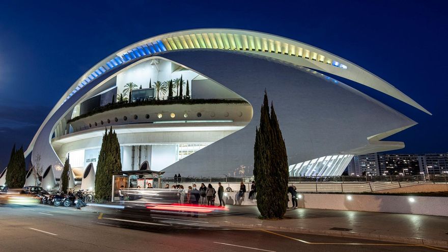 El doble negocio del Palau de les Arts con las Fallas: 6.000 euros por un vídeo en su fachada y 120 por persona por ver la Nit del Foc