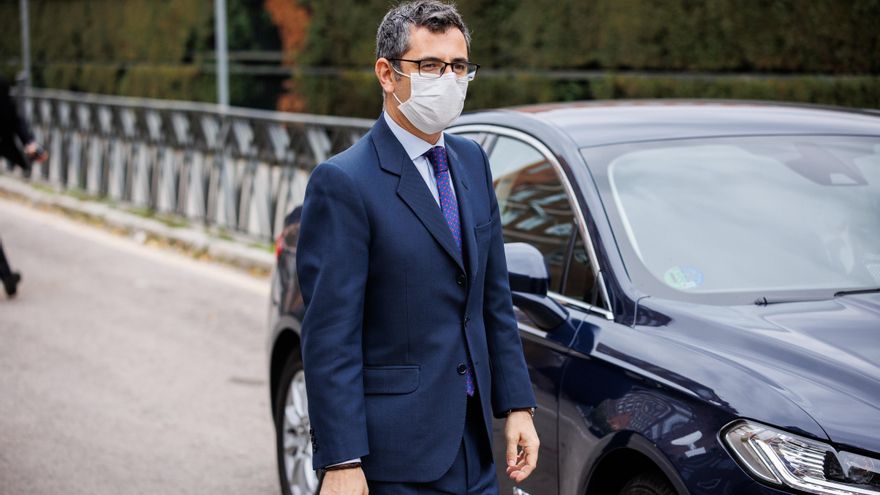 El ministro de la Presidencia, Félix Bolaños, a su llegada al acto de toma de posesión de los nuevos magistrados del Tribunal Constitucional, en la sede del Tribunal Constitucional, a 18 de noviembre de 2021, en Madrid, (España)