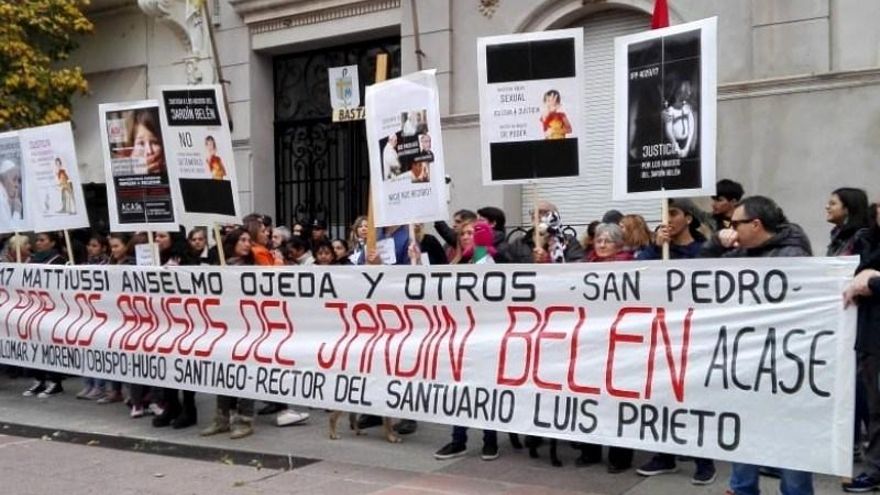 Arrancó el juicio a un cura, un portero y una preceptora por abusos en un jardín de infantes de San Pedro