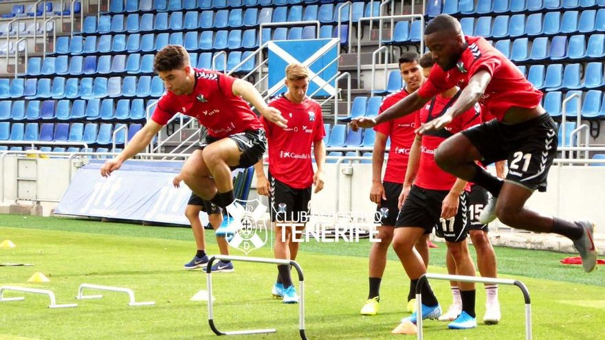 Los jugadores del CD Tenerife, en el entrenamiento previo al duelo frente al Numancia