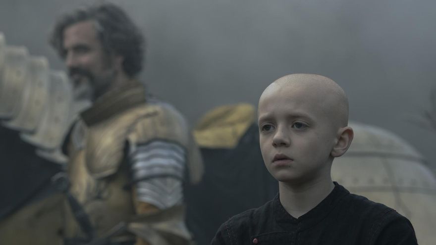 Aegon 'Egg' Targaryen junto a Lyonel Baratheon