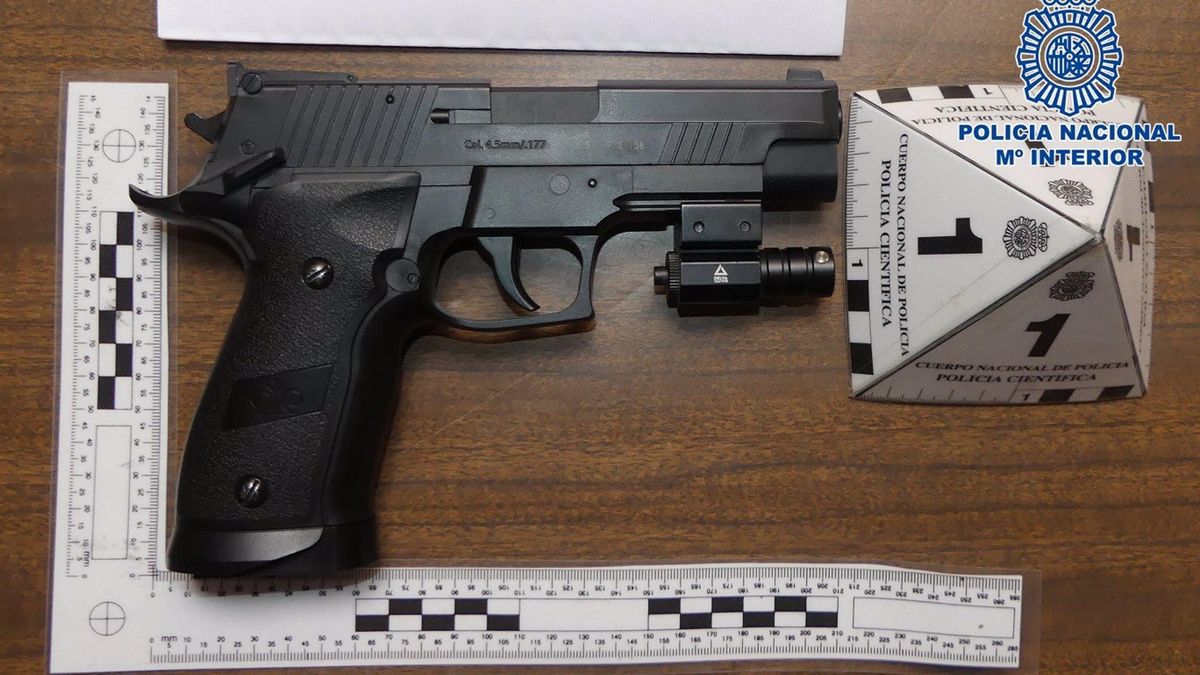 Pistola incautada por la Policía Nacional