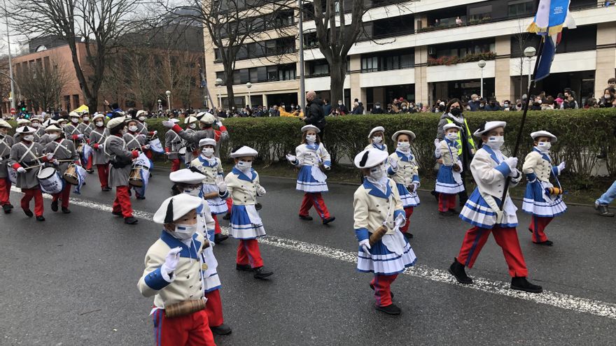 Un San Sebastián para la historia: dos niños salen como cantineras en la edición de las mascarillas