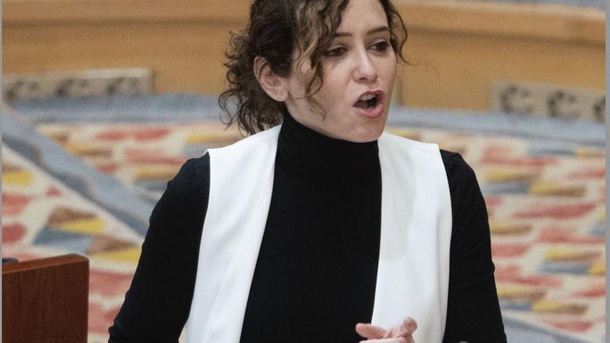 Ayuso lleva a la Fiscalía contratos del Gobierno de Sánchez para contrarrestar los ataques por la adjudicación a su hermano