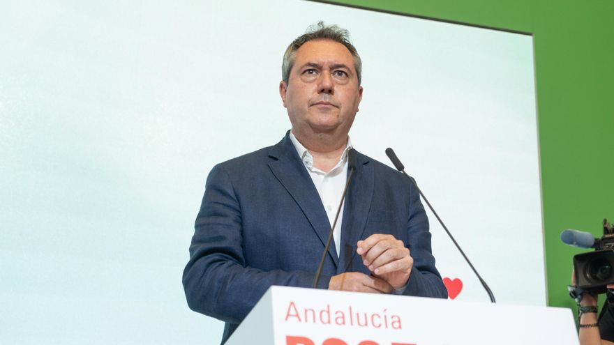 El candidato del PSOE-A a la presidencia de la Junta, Juan Espadas, en la rueda de prensa con la secretaria general, Susana Díaz  a 28 de junio 2021 en Sevilla (Andalucía)