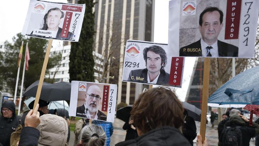 Concentración convocada por la Asociación 7.291 Verdad y Justicia frente a los juzgados de Plaza de Castilla este lunes