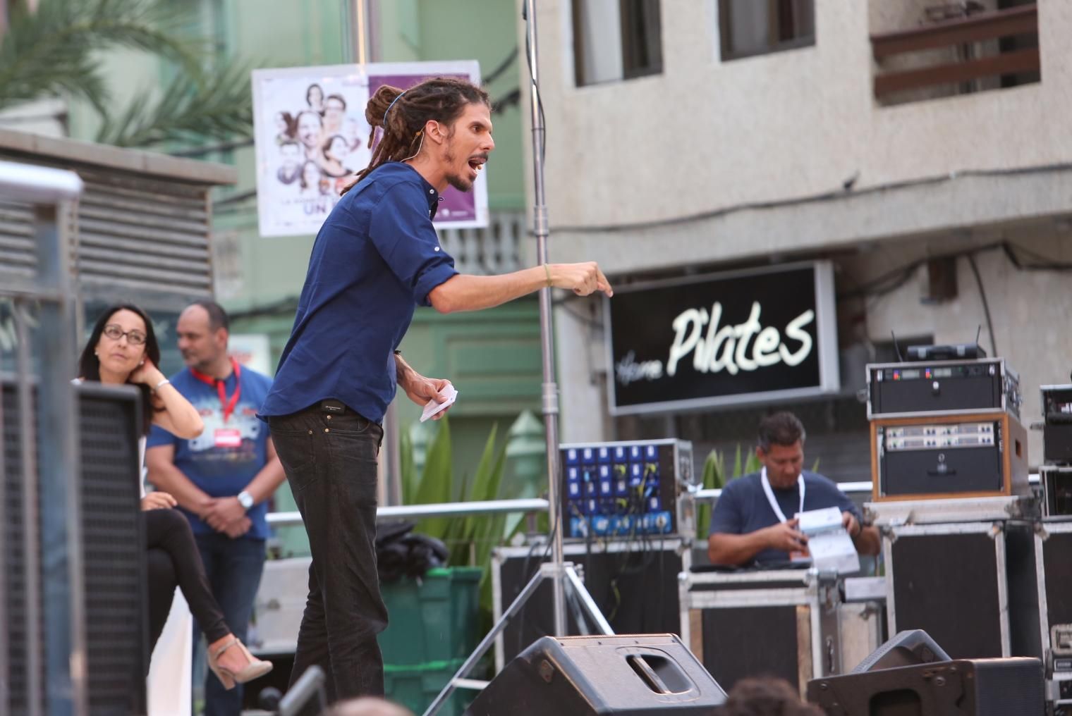 Alberto Rodríguez en el mitin de Podemos en la plaza del Pilar en junio de 2016