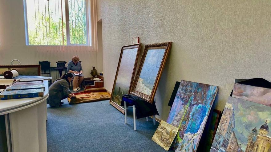 Piezas de arte de los museos de Mariúpol.