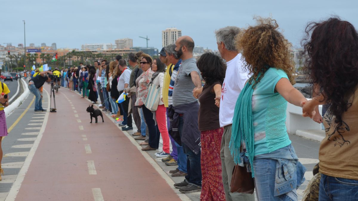 GALERÍA | Las imágenes de la Cadena Humana contra el petróleo en Canarias