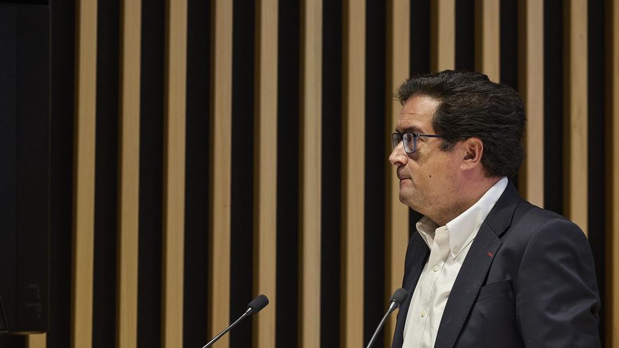 El ministro para la Transformación Digital y de la Función Pública, Óscar López, presenta en la sede del Ministerio el último balance del Plan contra las estafas telefónicas y por SMS del Gobierno de España.