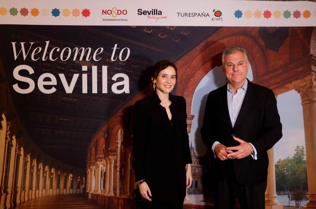 Isabel Díaz Ayuso y el alcalde de Sevilla, José Luis Sanz, en el 25º Festival de Flamenco de Nueva York