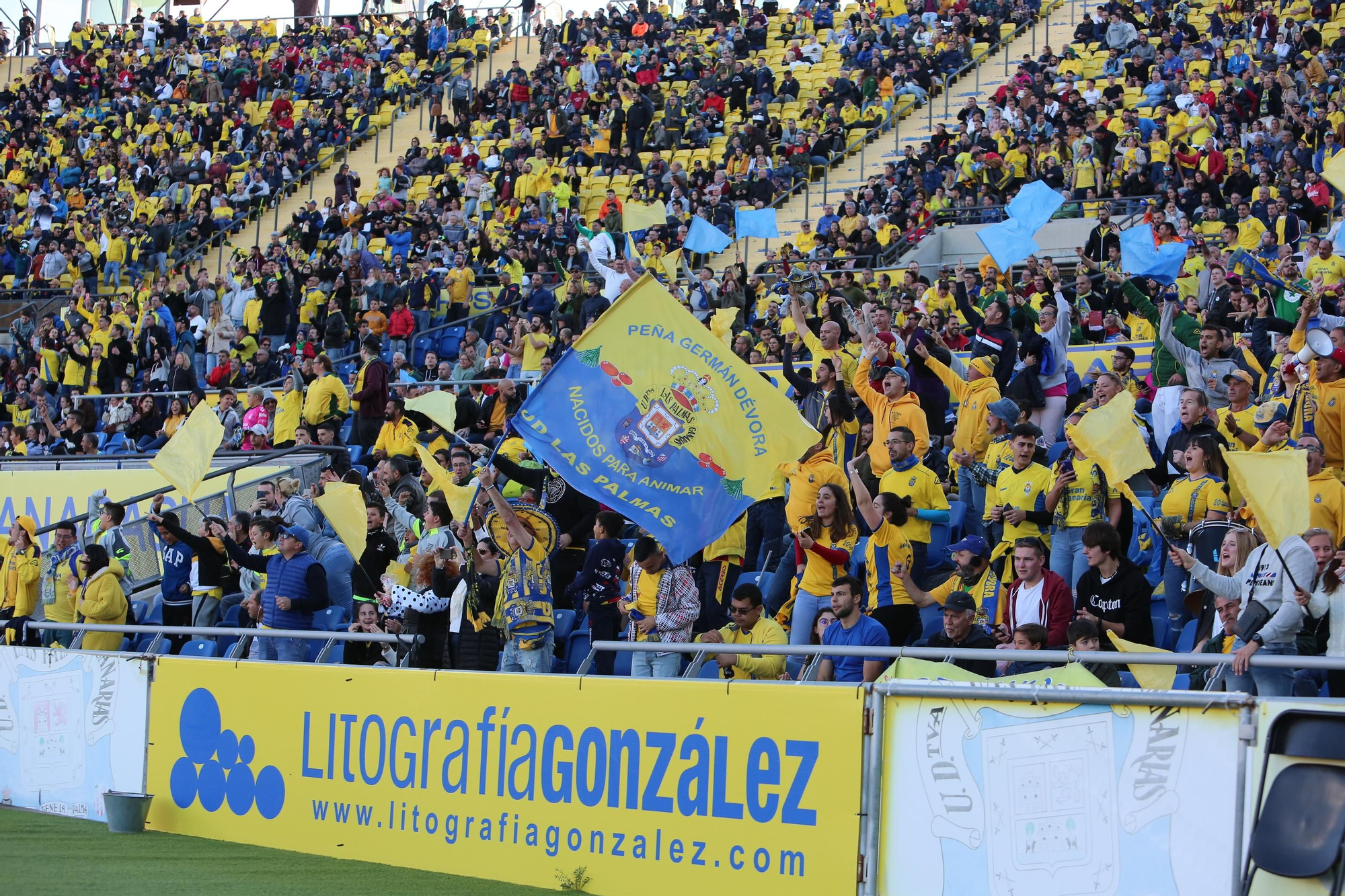 Afición en el Estadio de Gran Canaria.