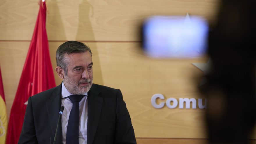 El consejero de Justicia, Interior y Víctimas en funciones de la Comunidad de Madrid, Enrique López, interviene en una rueda de prensa para informar sobre las medidas ante el fin del Estado de alarma, a 7 de mayo de 2021, en la Real Casa de Correos, Madri