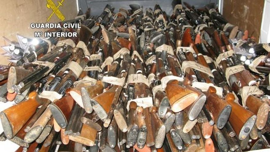 Armas y objetos que se destruyeron.