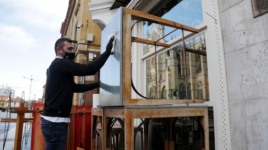 El toque de queda a las 23 horas y la ampliación del aforo en bares y restaurantes se adelantan al viernes