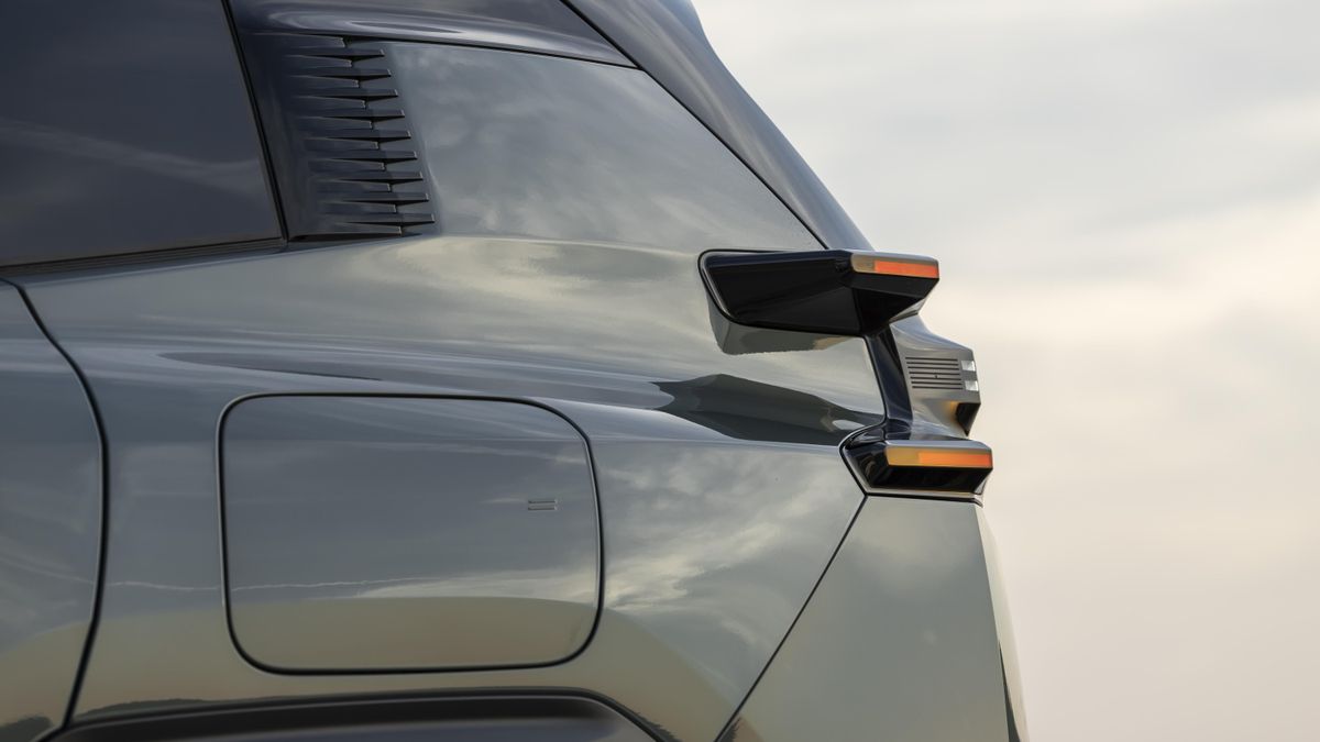 Detalle del piloto trasero que sobresale de la carrocería.