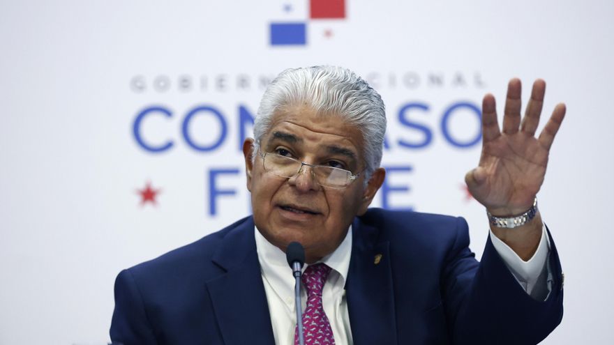 Mulino anuncia que el flujo de migrantes por Darién ha bajado tras instalar las "cercas"