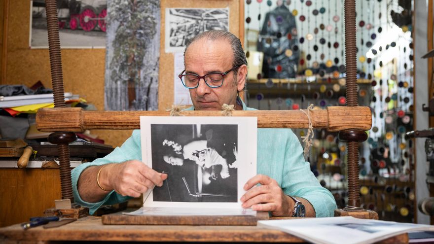 Els darrers restauradors de molins, fusters rurals o enquadernadors: oficis en perill d'extinció