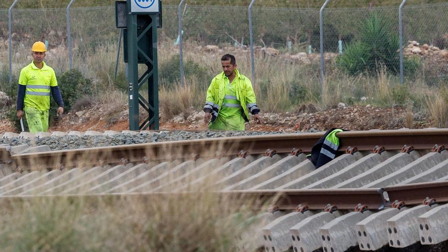 El Gobierno y la Generalitat Valenciana estiman en 2.600 millones el coste de restaurar infraestructuras.