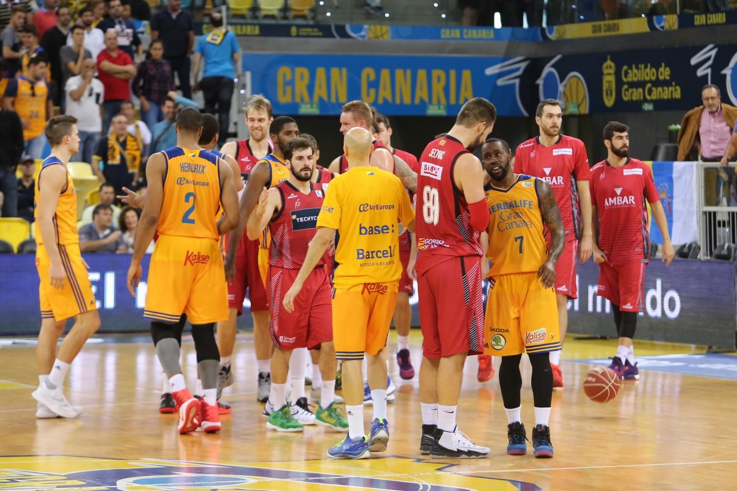 Imágenes del encuentro entre el Herbalife Gran Canaria y el Tecnyconta Zaragoza. Alejandro Ramos.