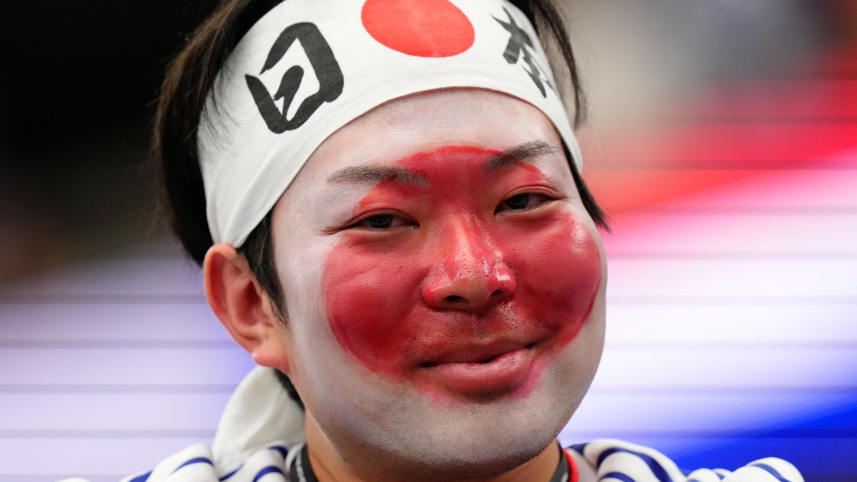 Un aficionado de Japón durante el partido del Mundial de Fútbol contra Países Bajos.