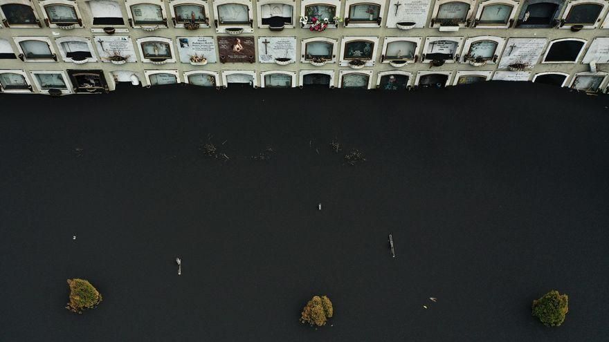 El cementerio arrasado por la lava este jueves albergaba restos de más de 3.000 difuntos y el único crematorio de La Palma