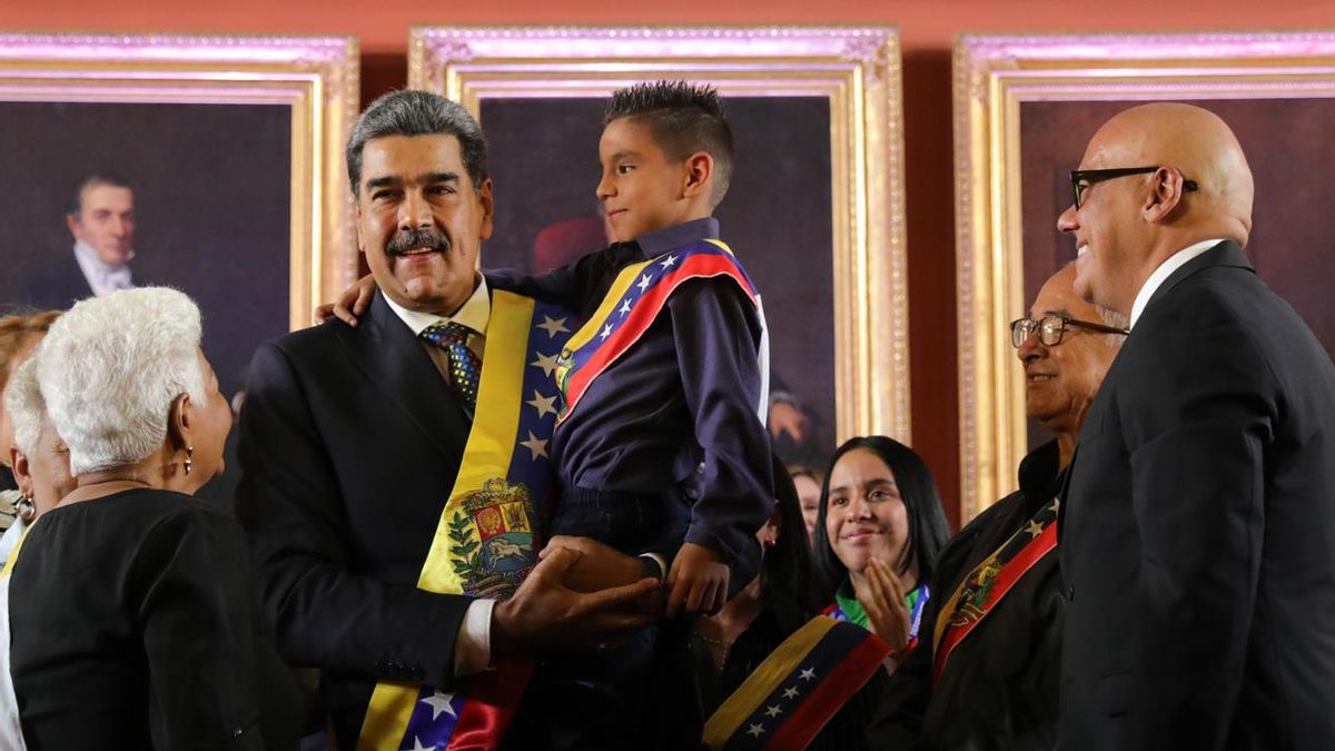 Maduro jura ante el Parlamento como presidente de Venezuela.