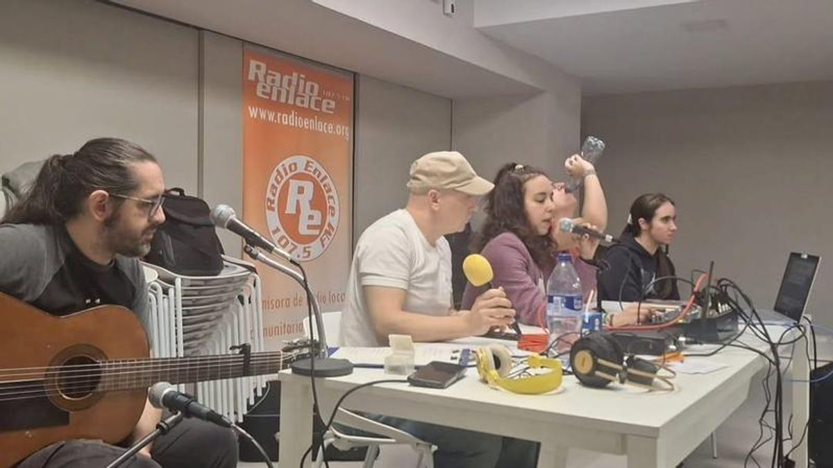 El 'concejal aguafiestas' de Hortaleza multa a una radio vecinal crítica por negarse a abandonar su local