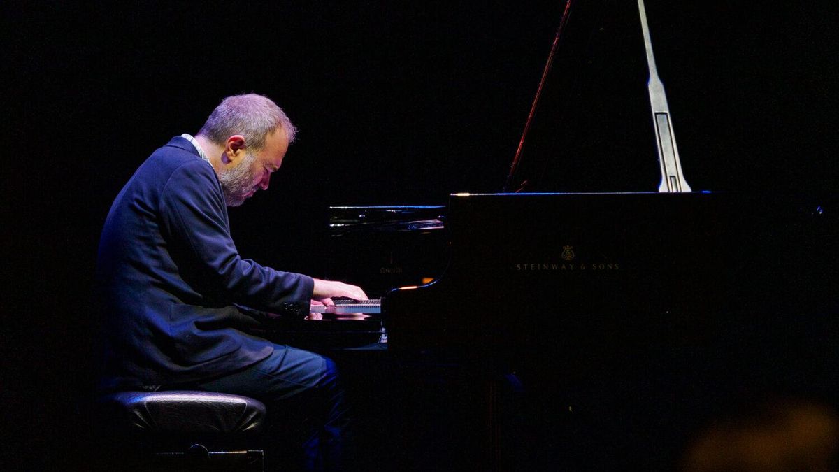 El compositor y pianista Moisés P. Sánchez durante la presentación de la nueva temporada