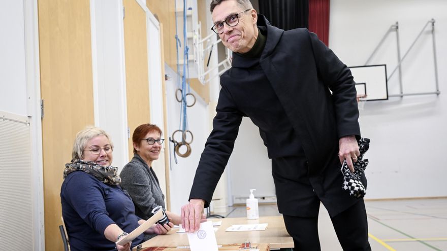 El conservador Stubb y el ecologista Haavisto irán a segunda vuelta de las presidenciales finlandesas