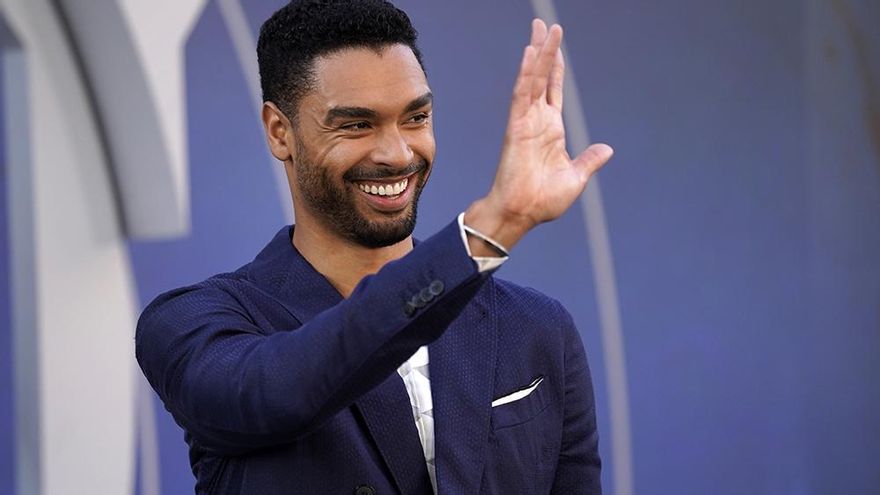 Regé Jean Page olvida 'Los Bridgerton' con su fichaje por la serie de 'Dos hombres y un destino'